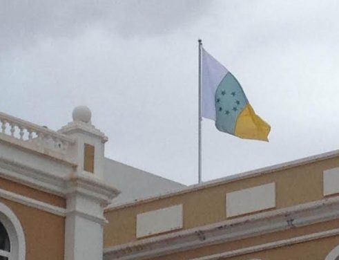 bancera nacionamista ondea Cabildo de Lanzarote